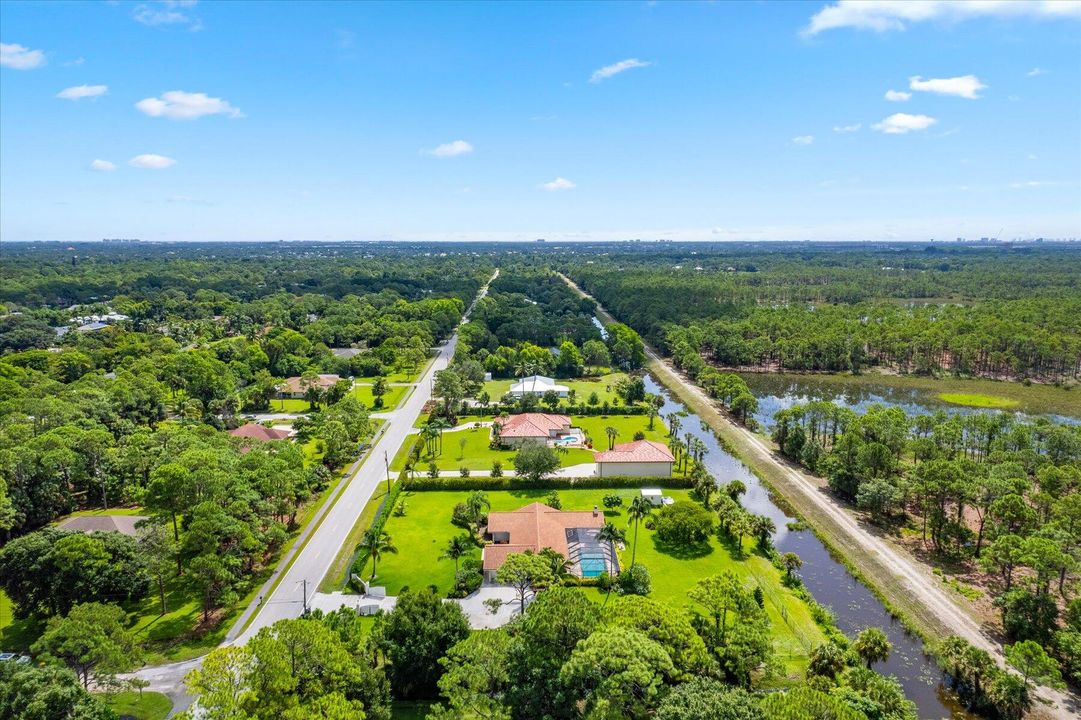 For Sale: $1,100,000 (3 beds, 2 baths, 2652 Square Feet)