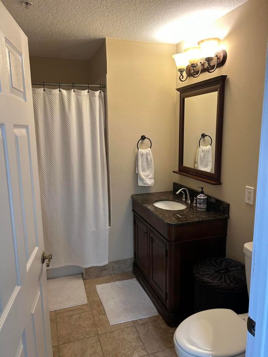 Active With Contract: $2,100 (1 beds, 1 baths, 719 Square Feet)