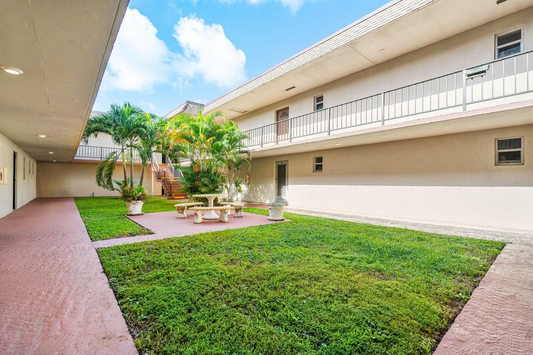 Active With Contract: $115,000 (1 beds, 1 baths, 712 Square Feet)