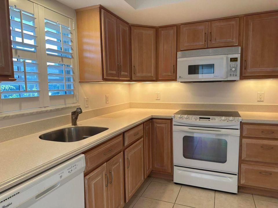 For Sale: $269,000 (2 beds, 2 baths, 1440 Square Feet)