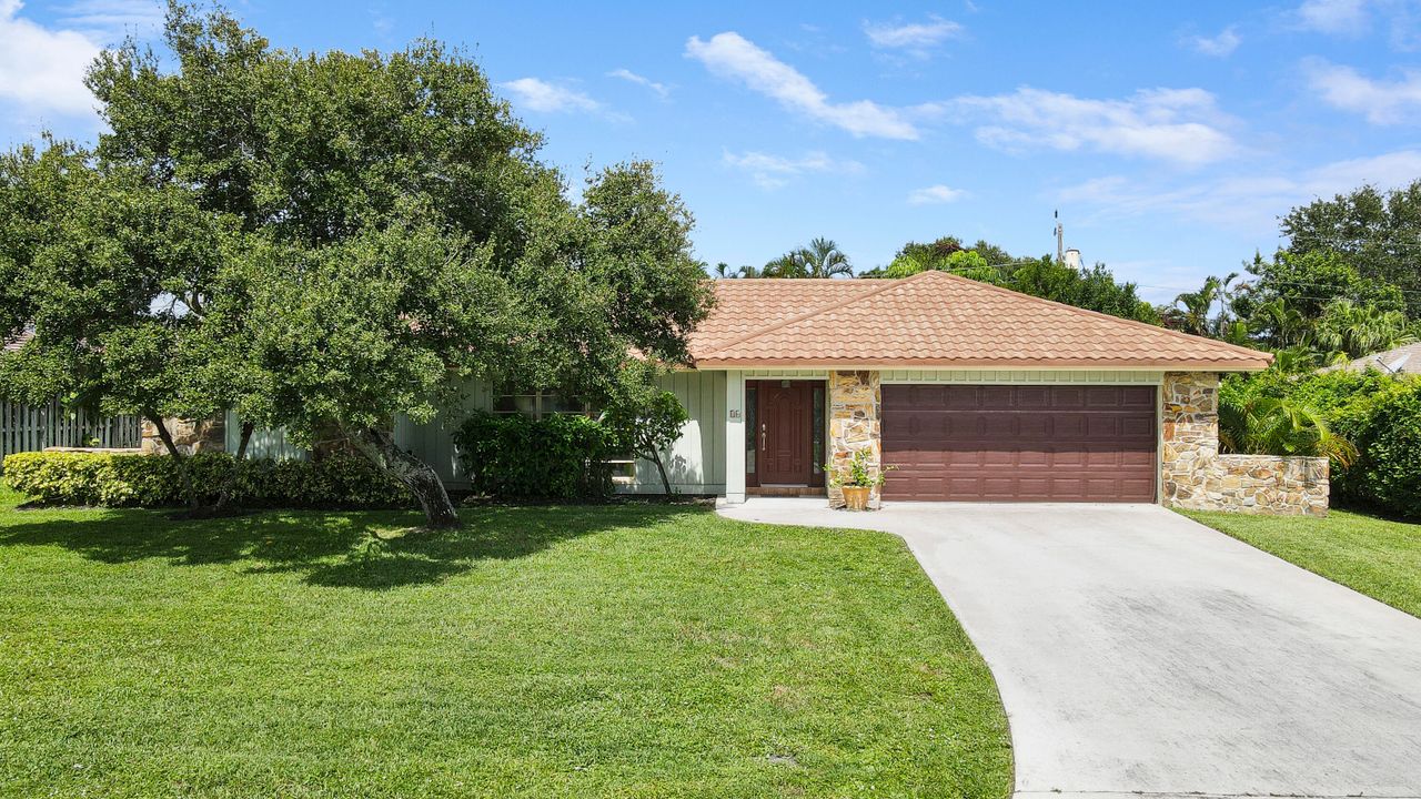 Active With Contract: $889,900 (3 beds, 2 baths, 2048 Square Feet)