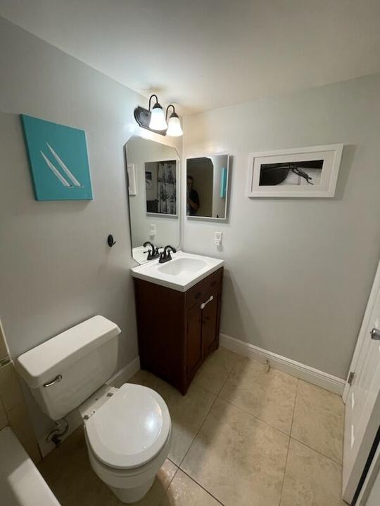 Active With Contract: $2,100 (2 beds, 2 baths, 923 Square Feet)