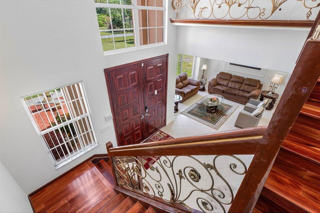 En Venta: $1,150,000 (5 camas, 3 baños, 3558 Pies cuadrados)