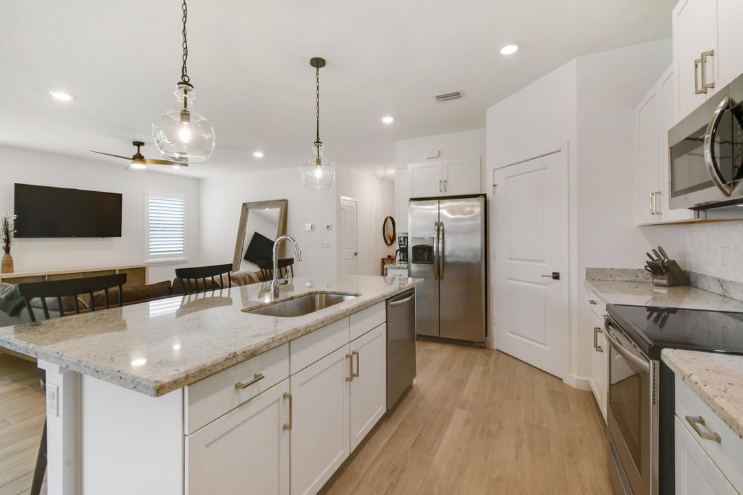 For Sale: $625,000 (3 beds, 2 baths, 1808 Square Feet)