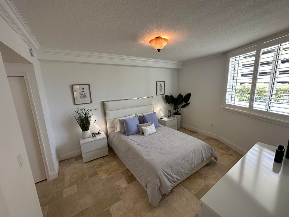 Active With Contract: $5,000 (3 beds, 3 baths, 1550 Square Feet)