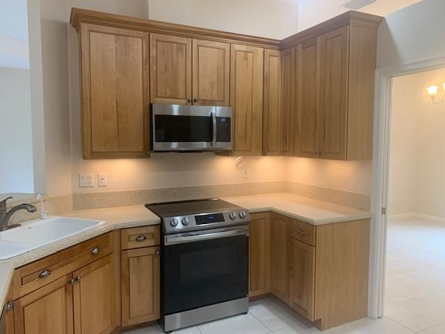 Active With Contract: $4,500 (3 beds, 2 baths, 2306 Square Feet)