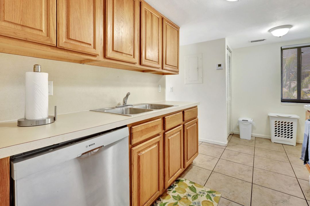 For Sale: $319,000 (2 beds, 2 baths, 1280 Square Feet)