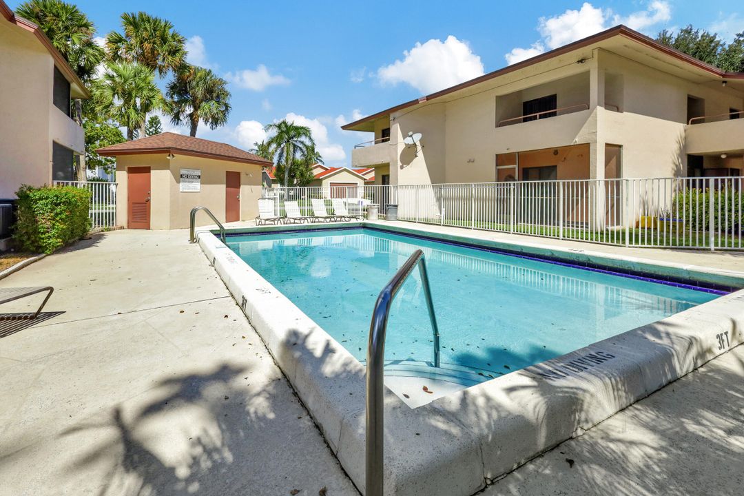 For Sale: $319,000 (2 beds, 2 baths, 1280 Square Feet)