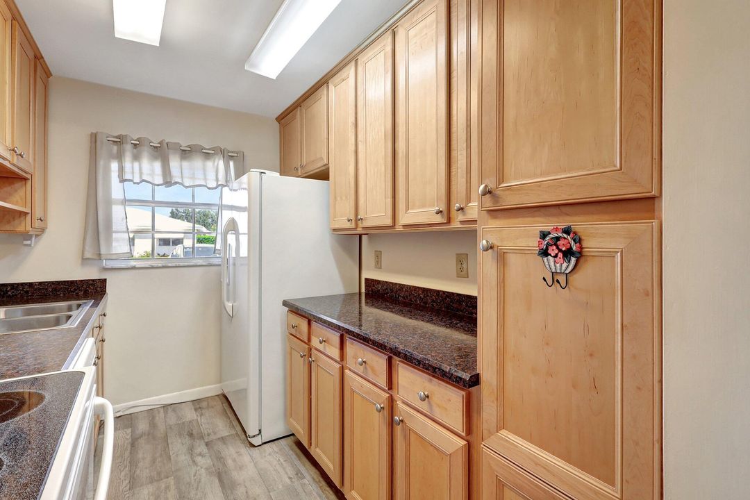 For Sale: $159,000 (2 beds, 2 baths, 1104 Square Feet)