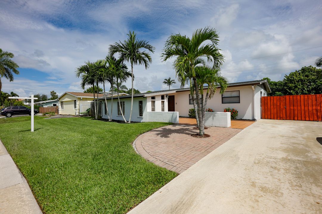 Active With Contract: $490,000 (3 beds, 2 baths, 1427 Square Feet)