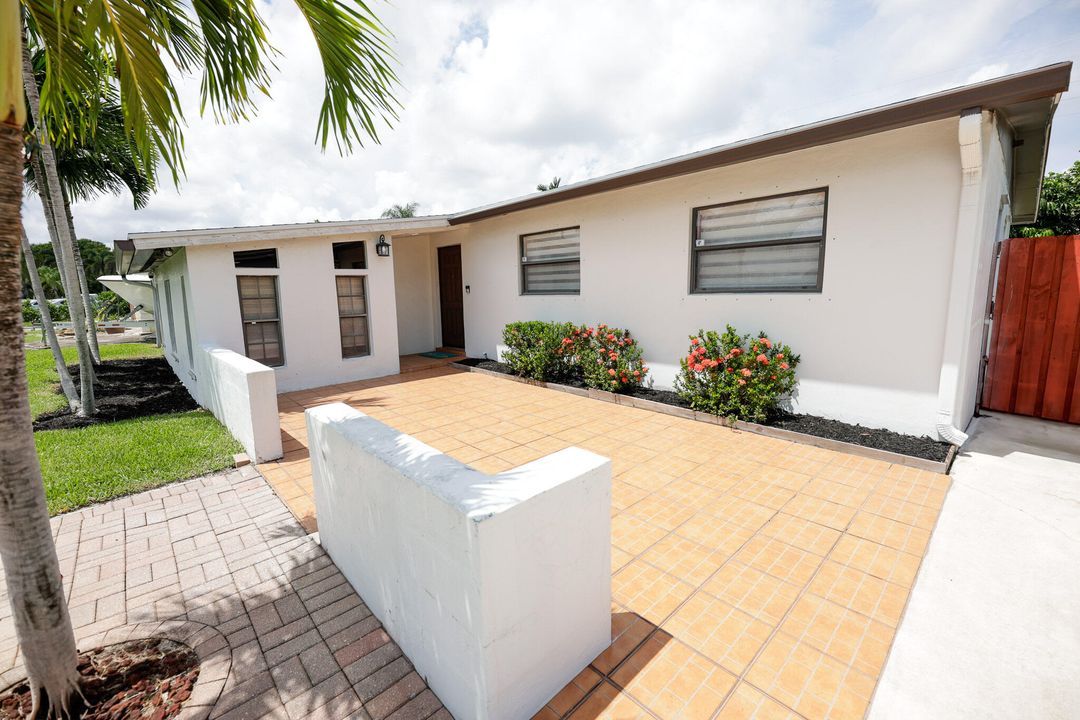 Active With Contract: $490,000 (3 beds, 2 baths, 1427 Square Feet)