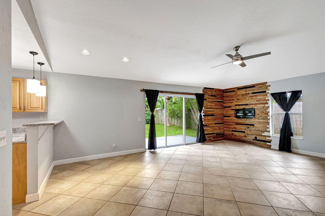 Active With Contract: $3,400 (3 beds, 2 baths, 1370 Square Feet)