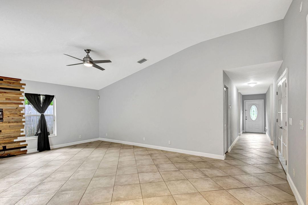 Active With Contract: $3,400 (3 beds, 2 baths, 1370 Square Feet)