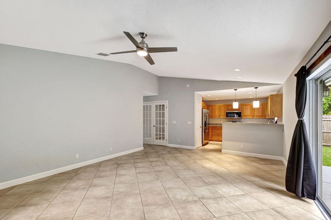 Active With Contract: $3,400 (3 beds, 2 baths, 1370 Square Feet)