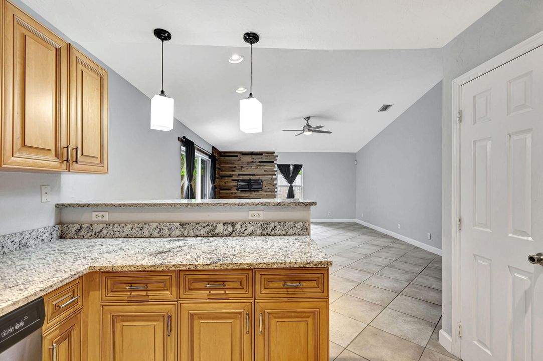 Active With Contract: $3,400 (3 beds, 2 baths, 1370 Square Feet)