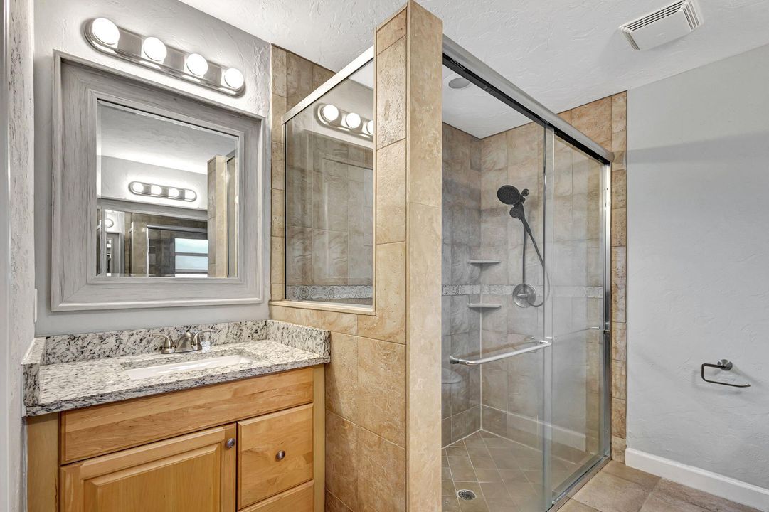 Active With Contract: $3,400 (3 beds, 2 baths, 1370 Square Feet)