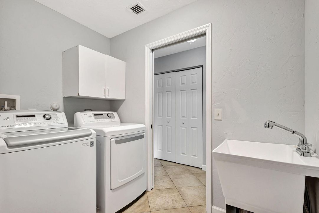 Active With Contract: $3,400 (3 beds, 2 baths, 1370 Square Feet)