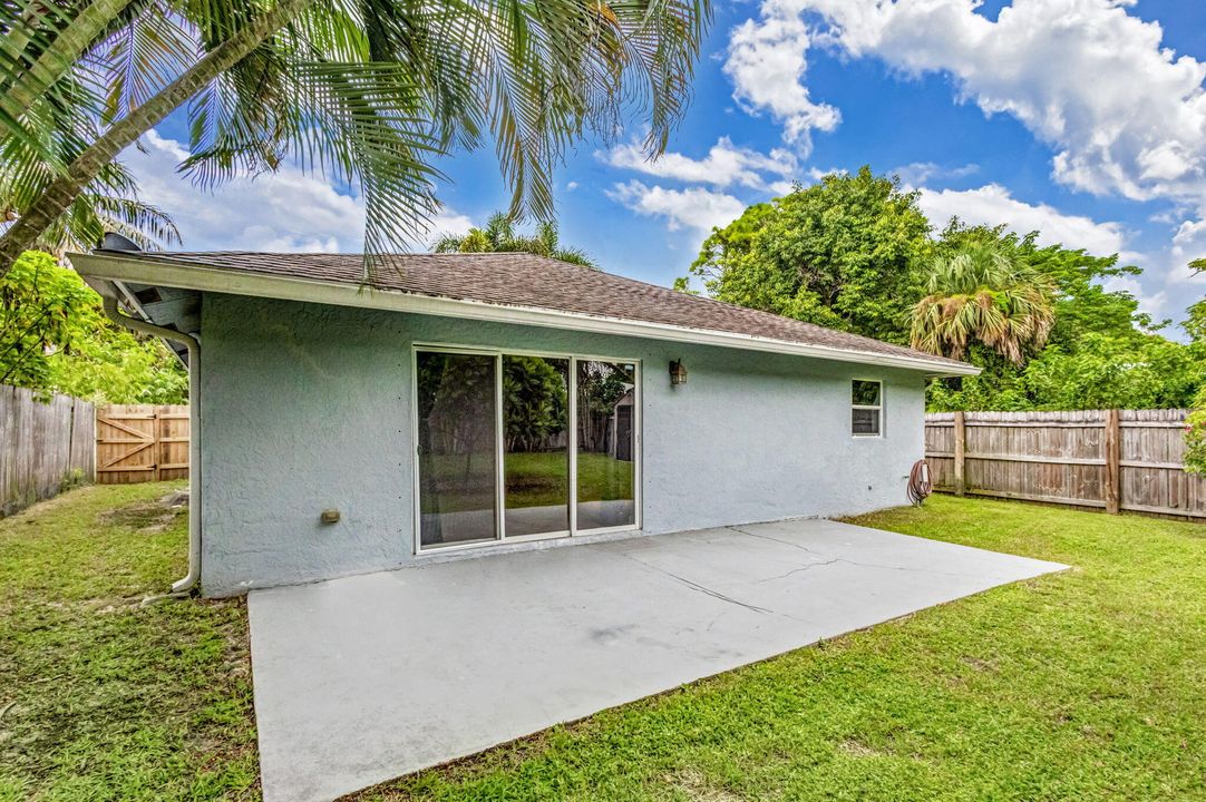 Active With Contract: $3,400 (3 beds, 2 baths, 1370 Square Feet)