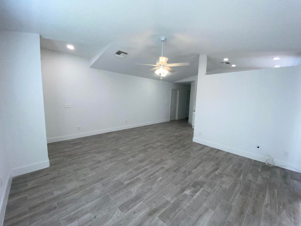 Active With Contract: $2,595 (3 beds, 2 baths, 1084 Square Feet)