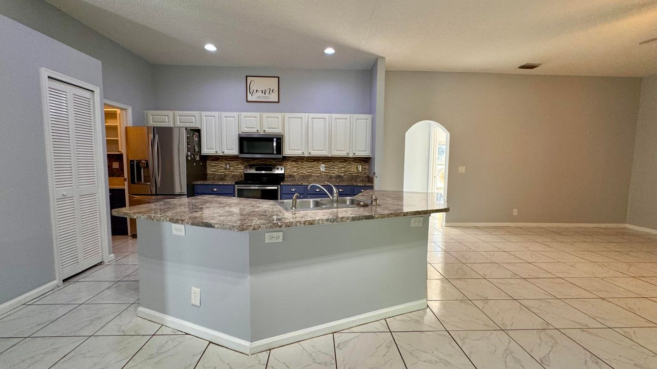 Active With Contract: $3,500 (3 beds, 2 baths, 2110 Square Feet)