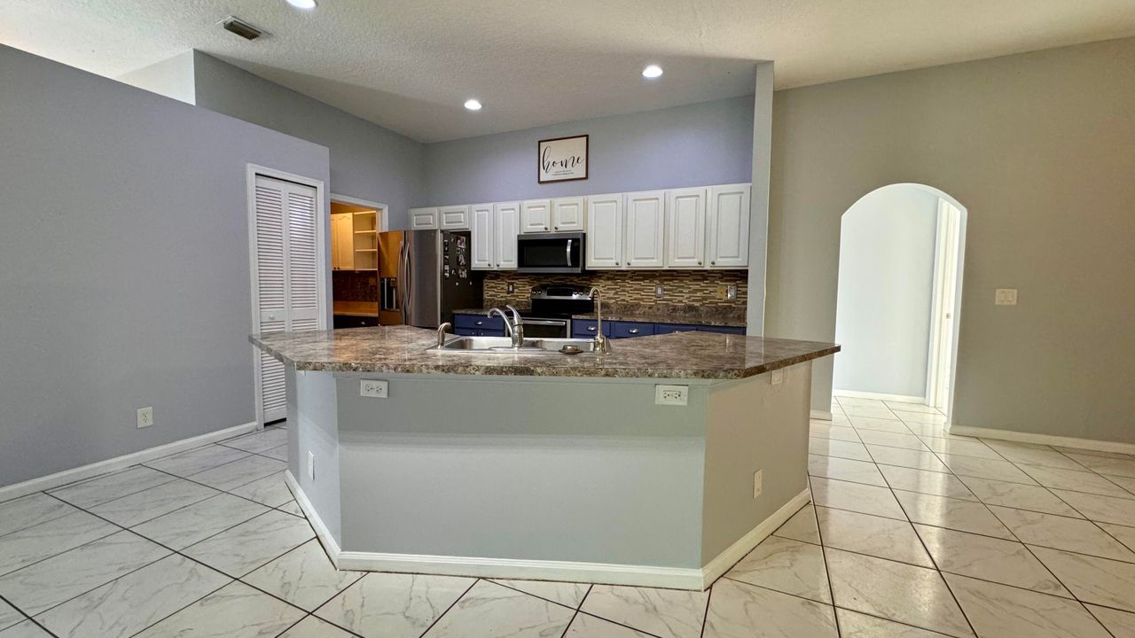 Active With Contract: $3,500 (3 beds, 2 baths, 2110 Square Feet)