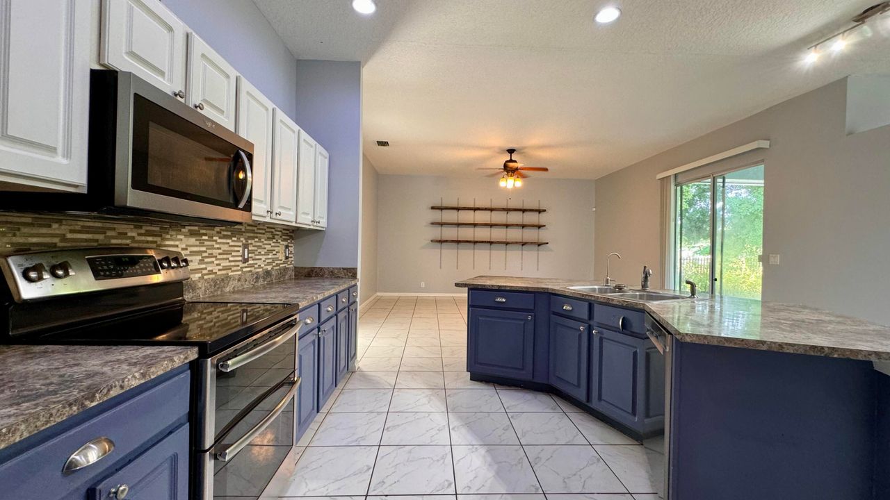 Active With Contract: $3,500 (3 beds, 2 baths, 2110 Square Feet)