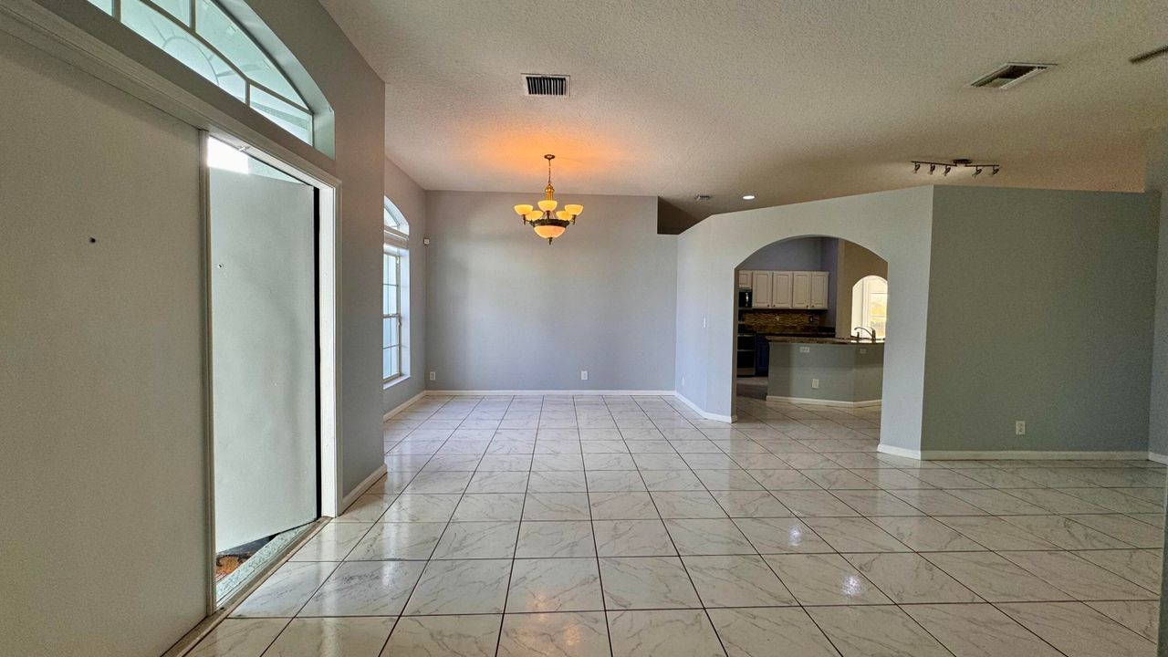 Active With Contract: $3,500 (3 beds, 2 baths, 2110 Square Feet)