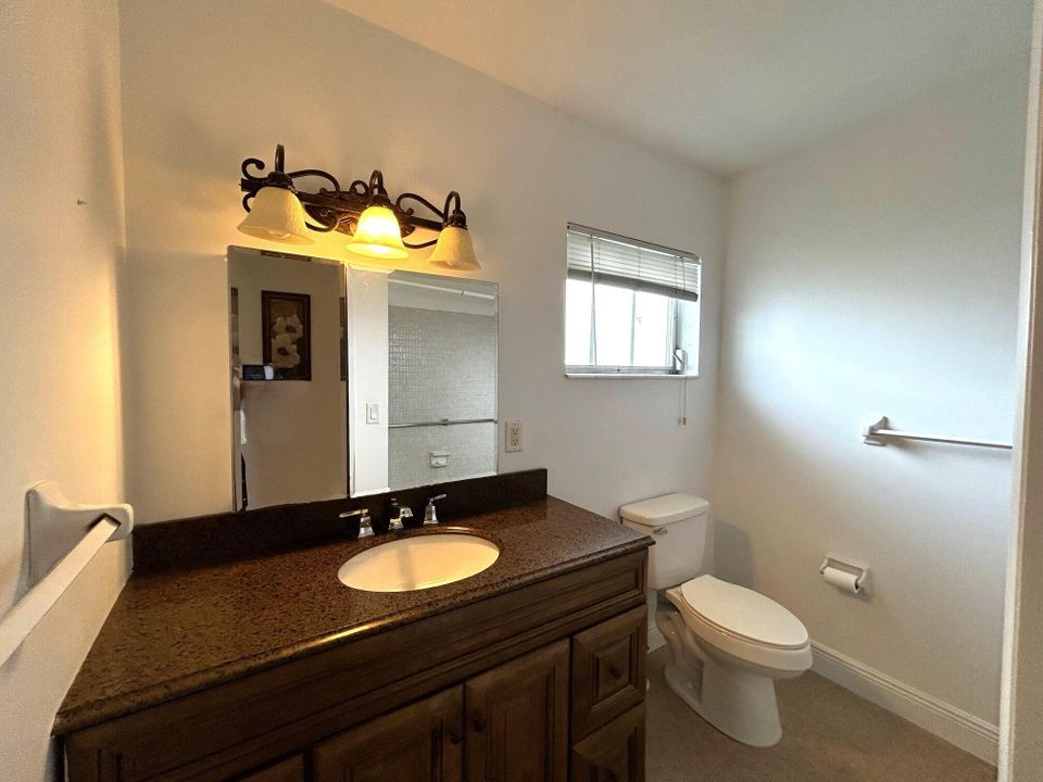 Active With Contract: $1,400 (1 beds, 1 baths, 612 Square Feet)