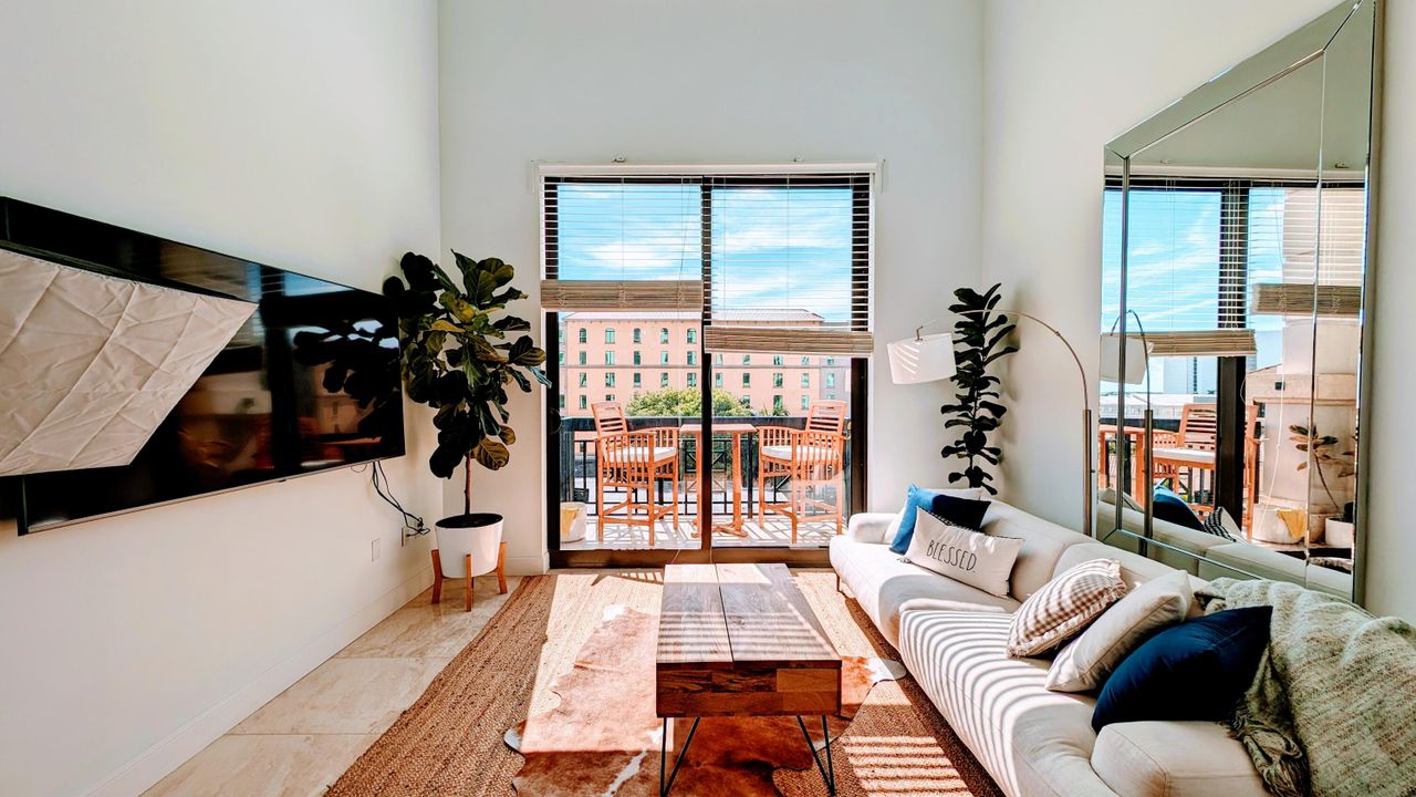 Active With Contract: $5,000 (1 beds, 1 baths, 1041 Square Feet)