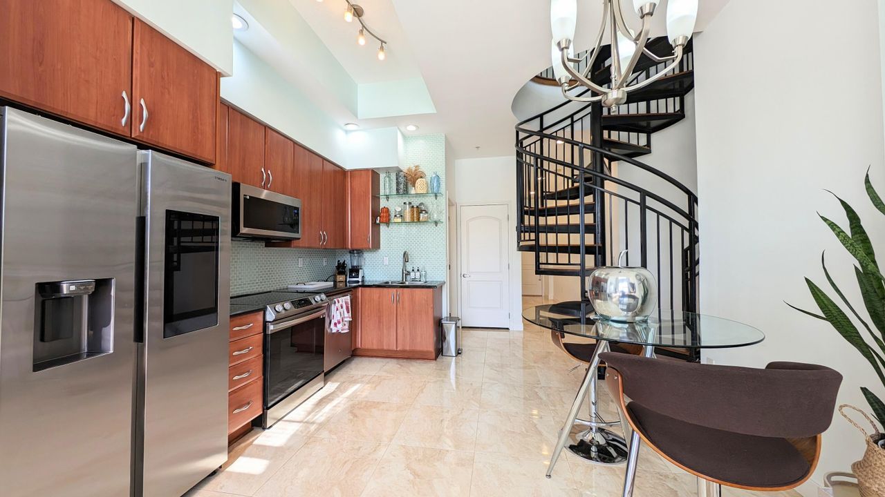 Active With Contract: $5,000 (1 beds, 1 baths, 1041 Square Feet)