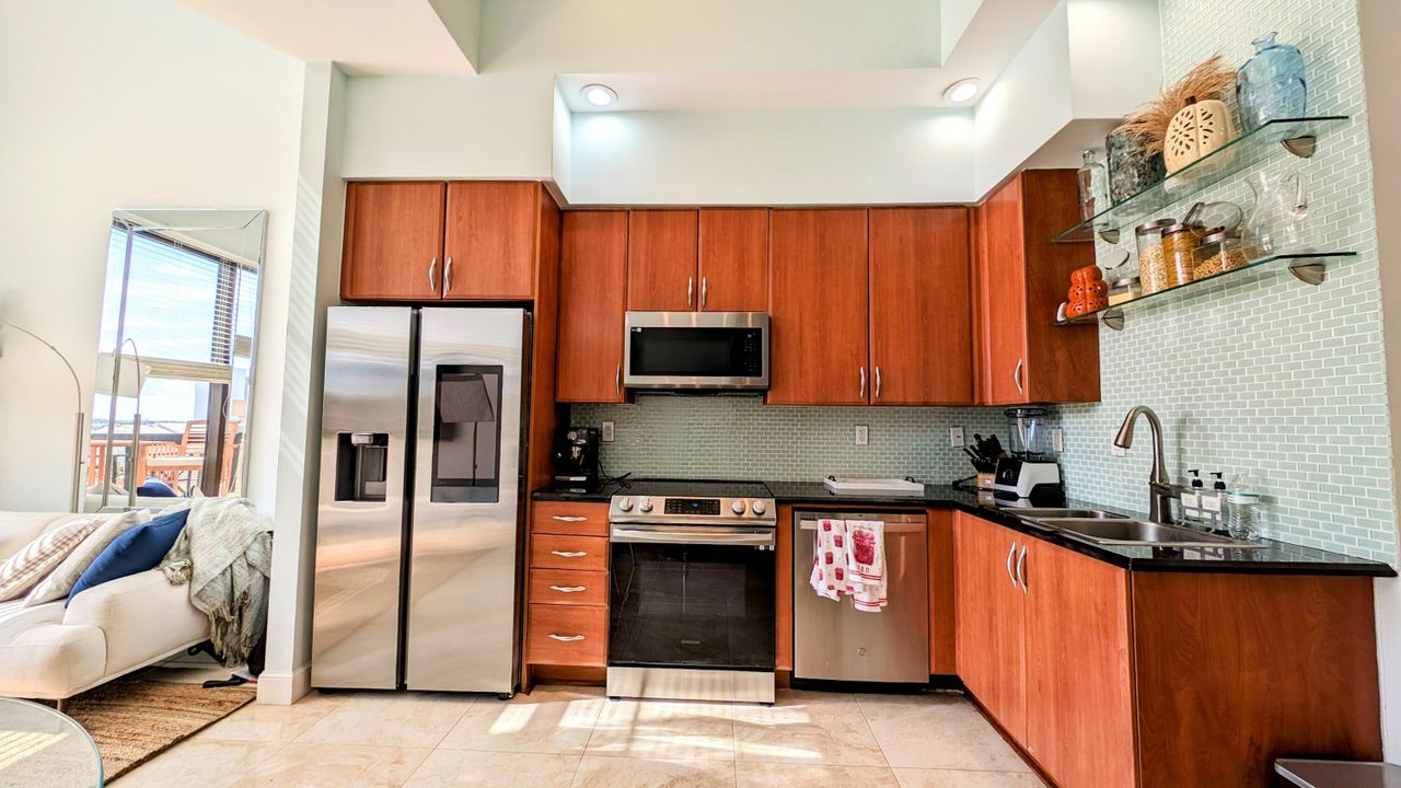 Active With Contract: $5,000 (1 beds, 1 baths, 1041 Square Feet)