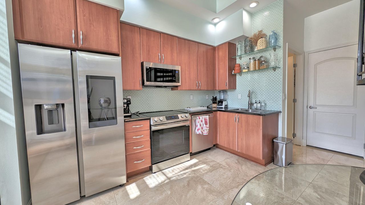 Active With Contract: $5,000 (1 beds, 1 baths, 1041 Square Feet)