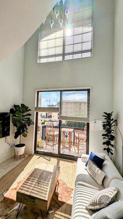 Active With Contract: $5,000 (1 beds, 1 baths, 1041 Square Feet)