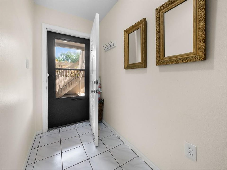 For Sale: $280,000 (2 beds, 2 baths, 1060 Square Feet)