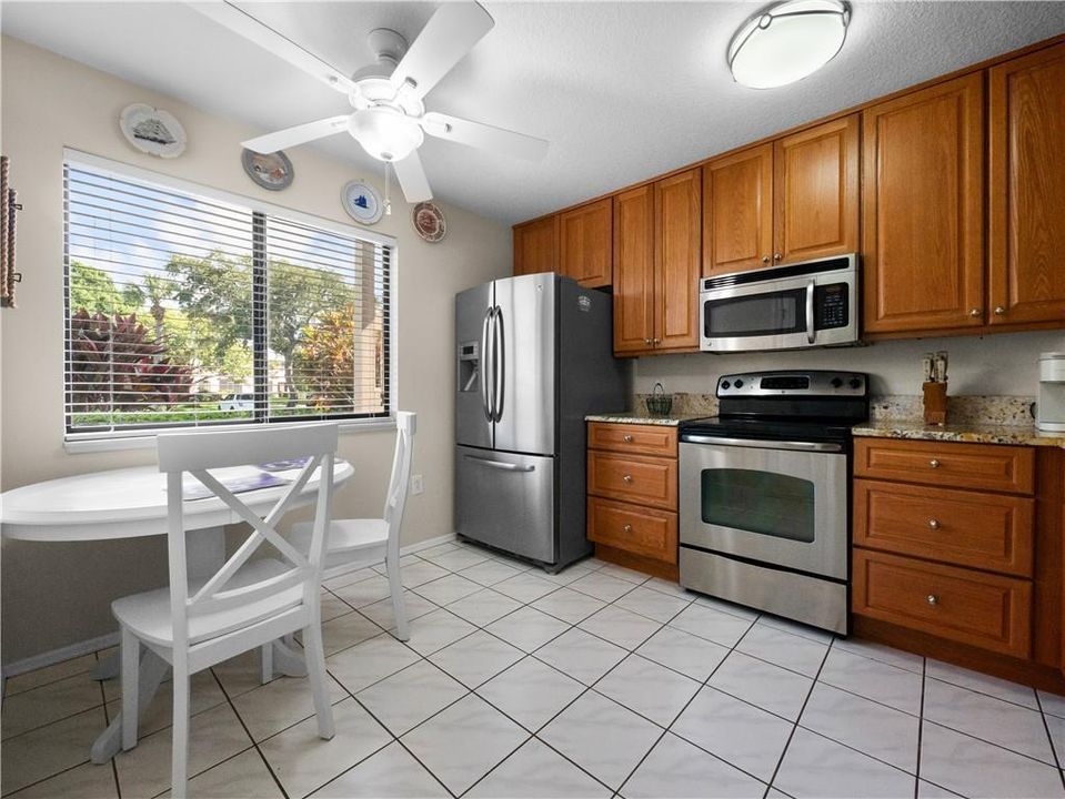 For Sale: $280,000 (2 beds, 2 baths, 1060 Square Feet)