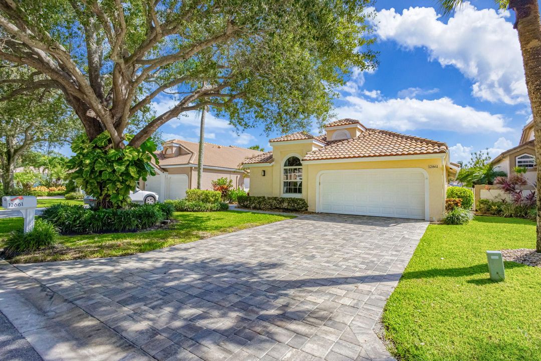 Active With Contract: $850,000 (2 beds, 2 baths, 1843 Square Feet)