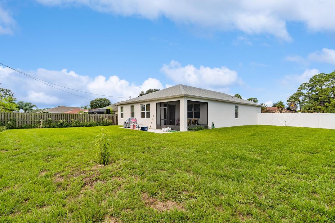 Active With Contract: $389,000 (3 beds, 2 baths, 1693 Square Feet)