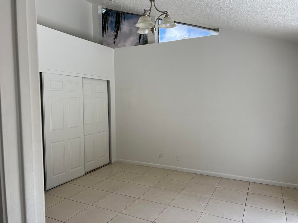 Active With Contract: $249,000 (2 beds, 2 baths, 1168 Square Feet)