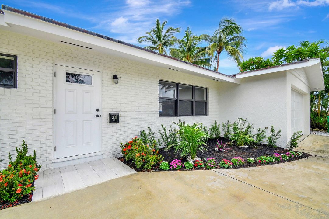 For Sale: $1,599,000 (2 beds, 2 baths, 1984 Square Feet)