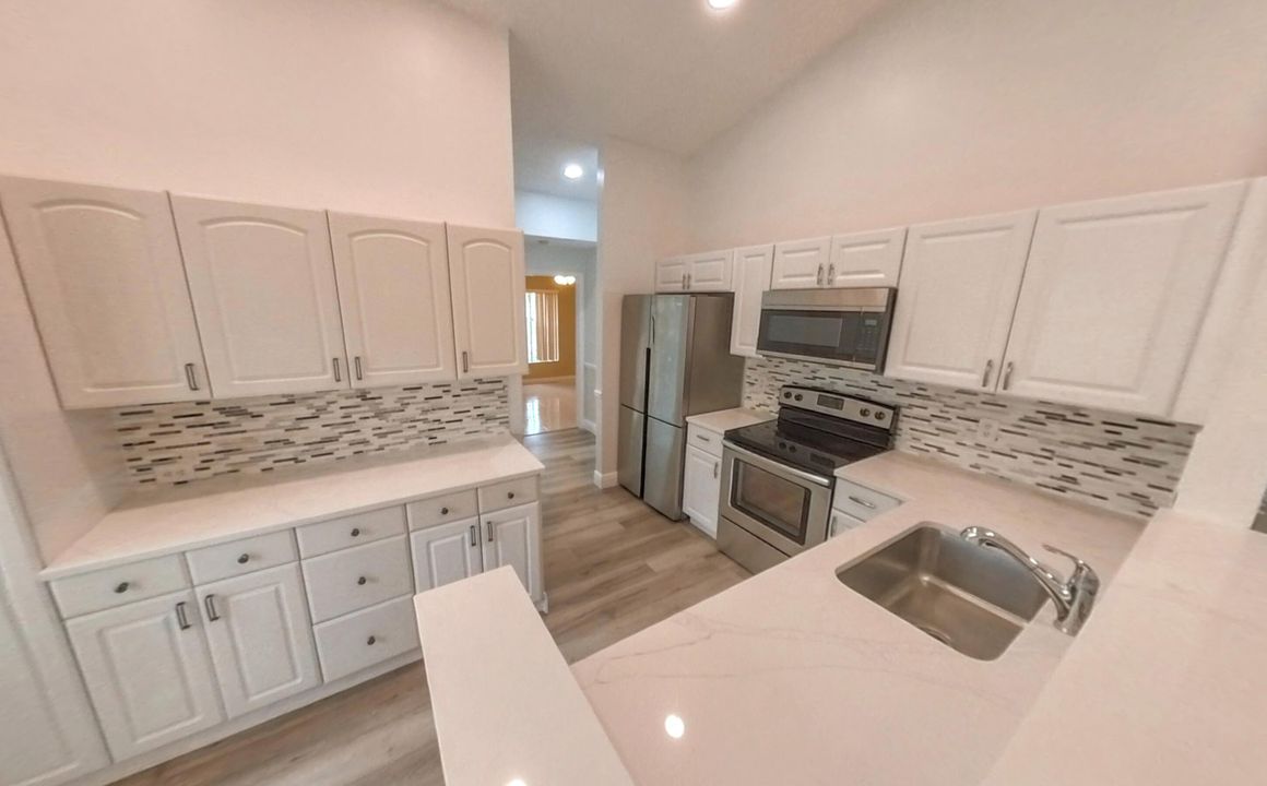 Active With Contract: $3,195 (3 beds, 2 baths, 1399 Square Feet)