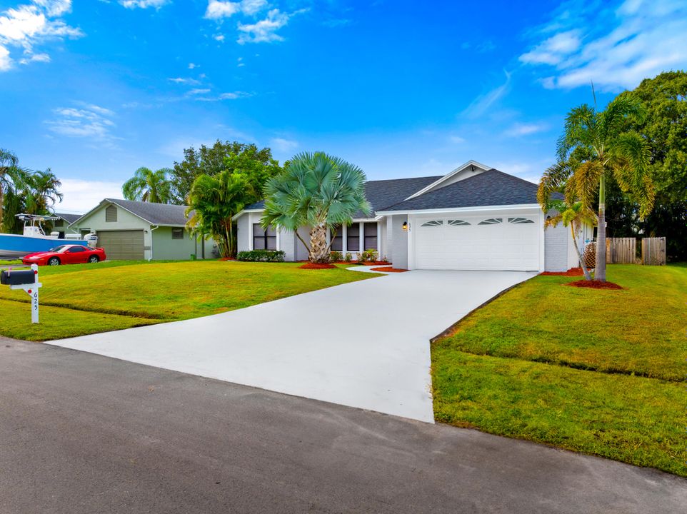 Active With Contract: $429,000 (3 beds, 2 baths, 1847 Square Feet)