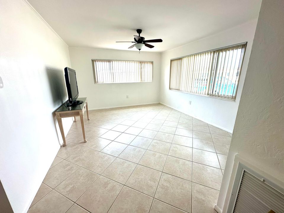 Active With Contract: $2,700 (3 beds, 2 baths, 1396 Square Feet)