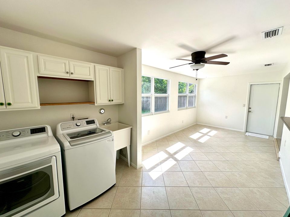 Active With Contract: $2,700 (3 beds, 2 baths, 1396 Square Feet)