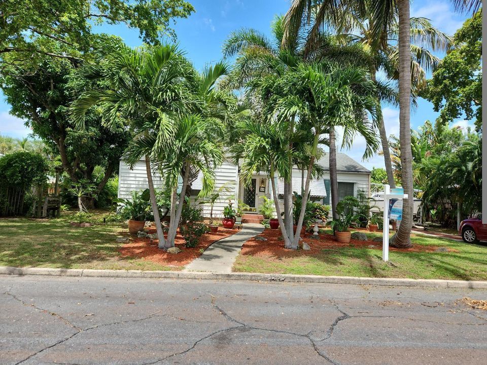 For Sale: $649,900 (3 beds, 2 baths, 1707 Square Feet)