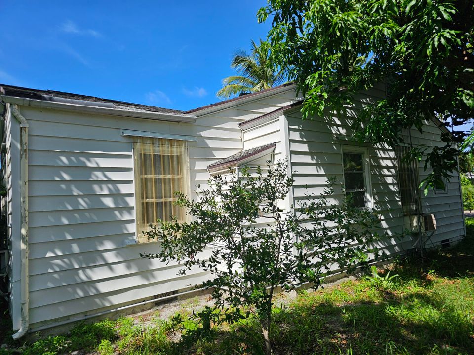 For Sale: $649,900 (3 beds, 2 baths, 1707 Square Feet)