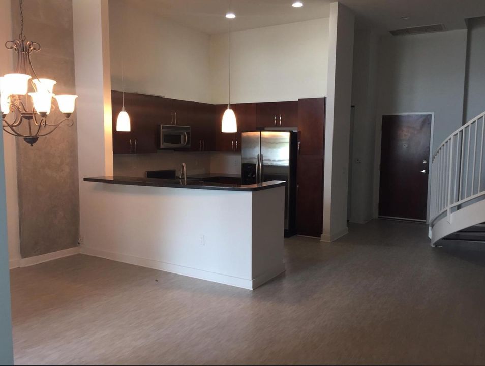 Active With Contract: $3,000 (2 beds, 2 baths, 1871 Square Feet)