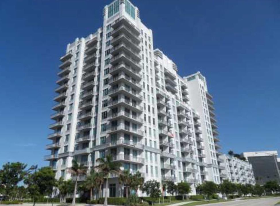 Active With Contract: $3,000 (2 beds, 2 baths, 1871 Square Feet)