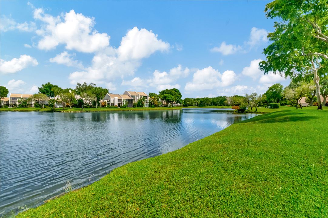 Active With Contract: $698,000 (3 beds, 2 baths, 1550 Square Feet)