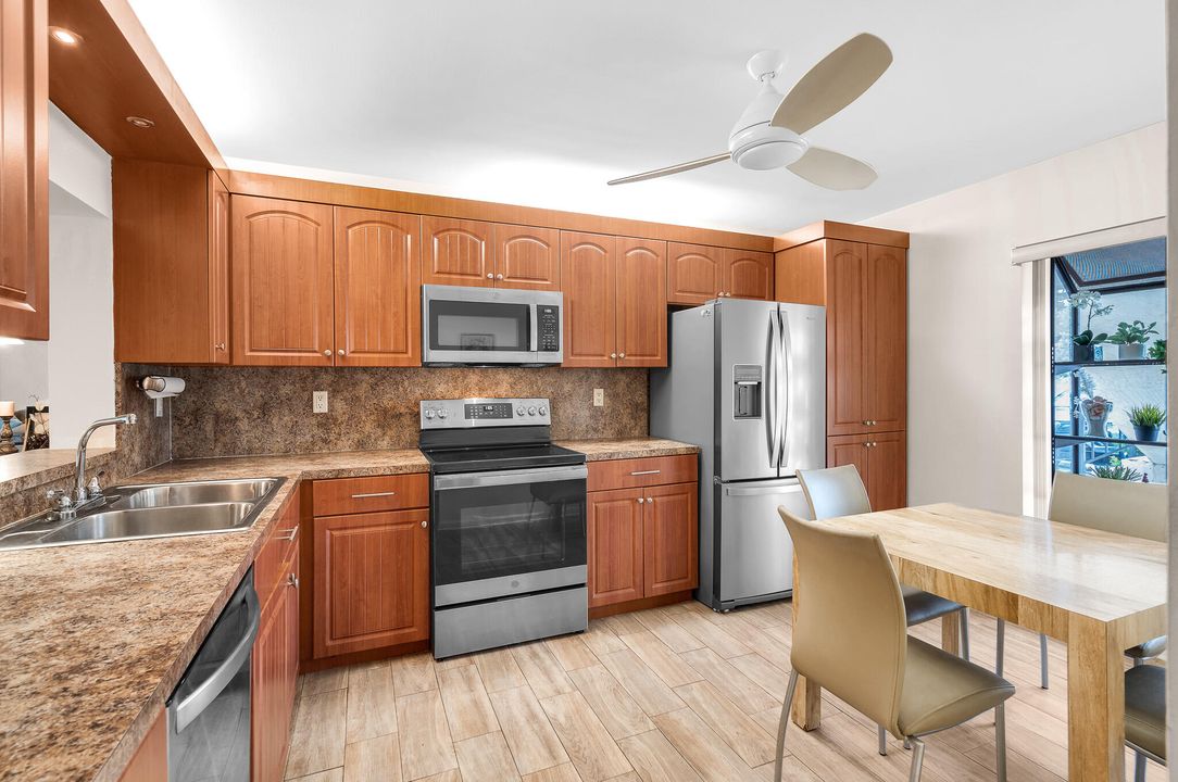 Active With Contract: $195,000 (2 beds, 2 baths, 1133 Square Feet)