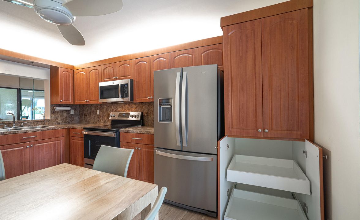 Active With Contract: $195,000 (2 beds, 2 baths, 1133 Square Feet)